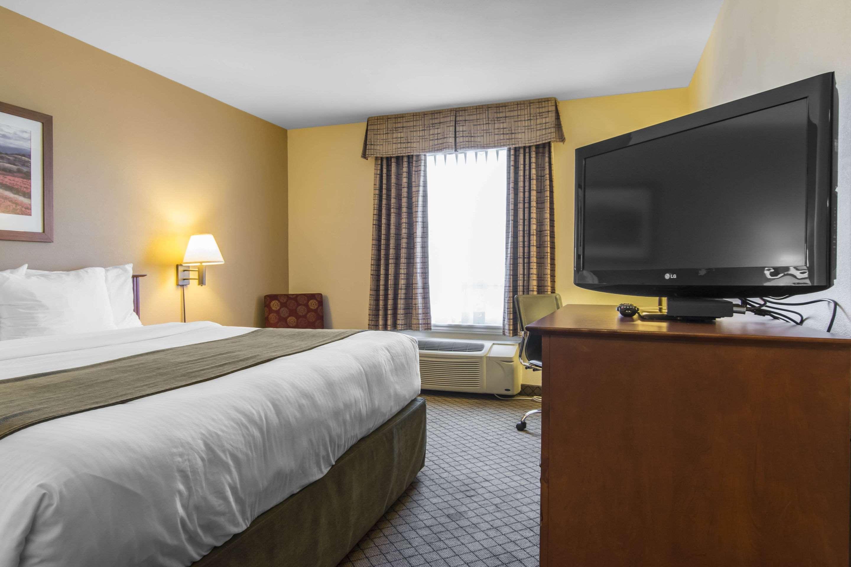 Quality Inn Airport Moncton Exterior foto