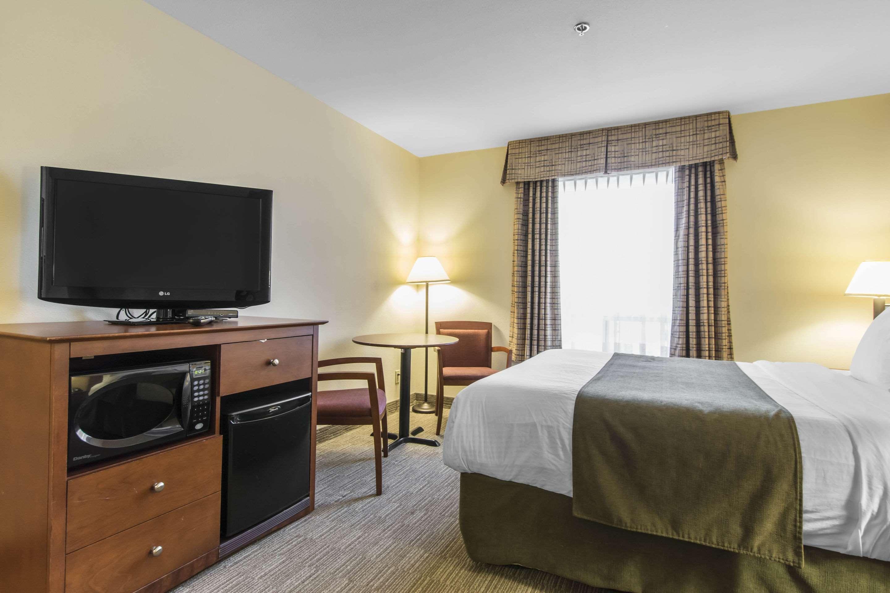 Quality Inn Airport Moncton Exterior foto
