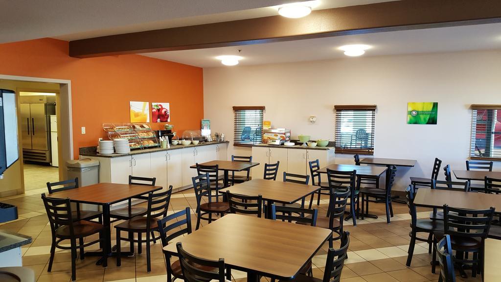 Quality Inn Airport Moncton Exterior foto