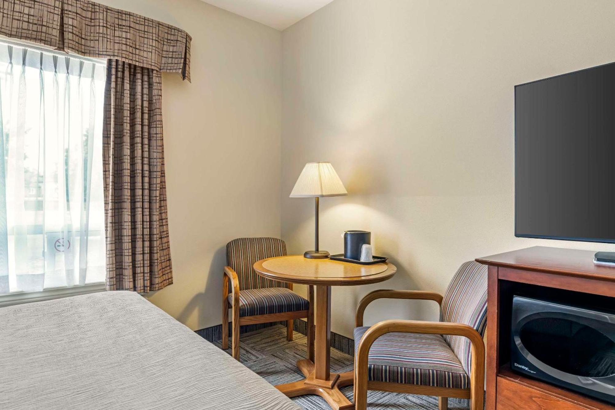 Quality Inn Airport Moncton Exterior foto