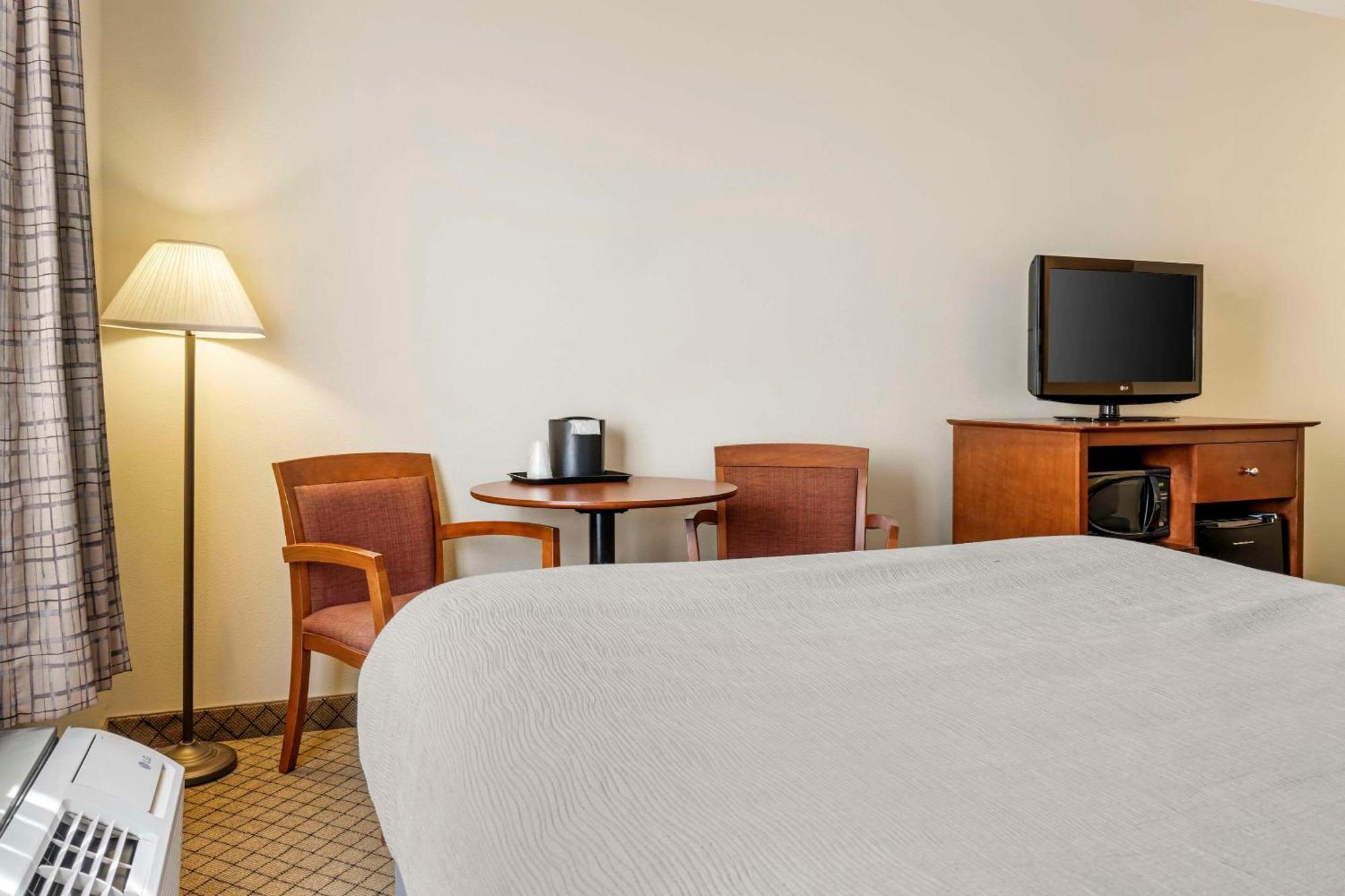 Quality Inn Airport Moncton Exterior foto